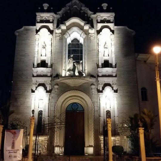https://audiofotopro.com/wp-content/uploads/2019/05/Iluminación-del-Santuario-Nacional-2-2-540x540.jpg